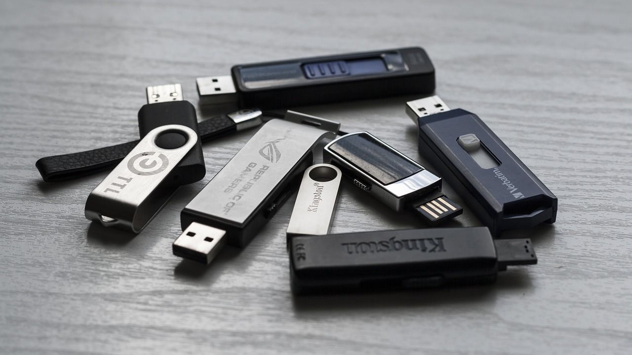 Running Restaurant Displays with USB Flash drives ? Time to say Goodbye pen drives!